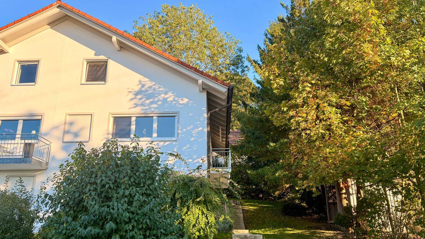 Attraktive Maisonettewohnung mit eigenem Garten, Einbauküche und 2 Stellplätzen in ruhiger Naturlage, 94469 Deggendorf