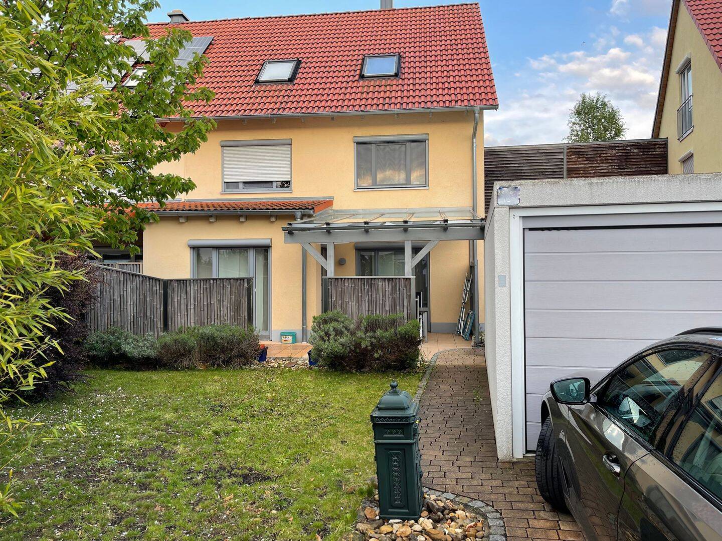 Doppelhaushälfte in Neutraubling, 93073 Neutraubling