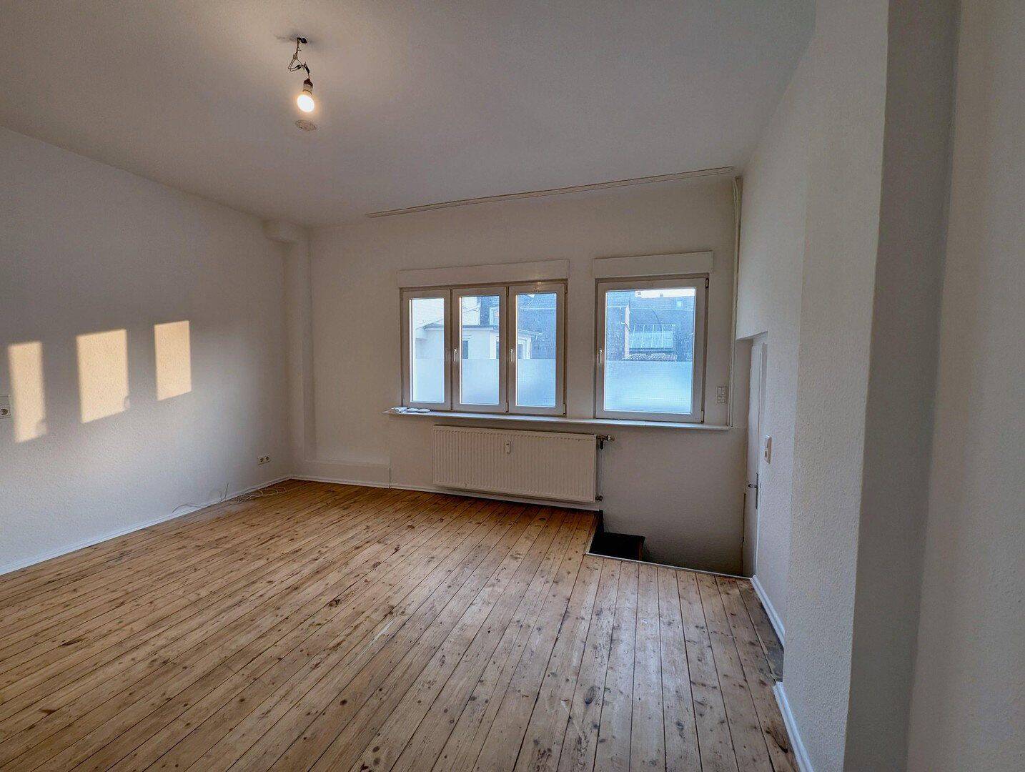 Eigener Eingang, Holzdielen & Schlafen unterm Dach: 2-Zimmer-Wohnung in Merscheid, 42699 Solingen (Höhscheid Merscheid Ohligs-Aufderhöhe)