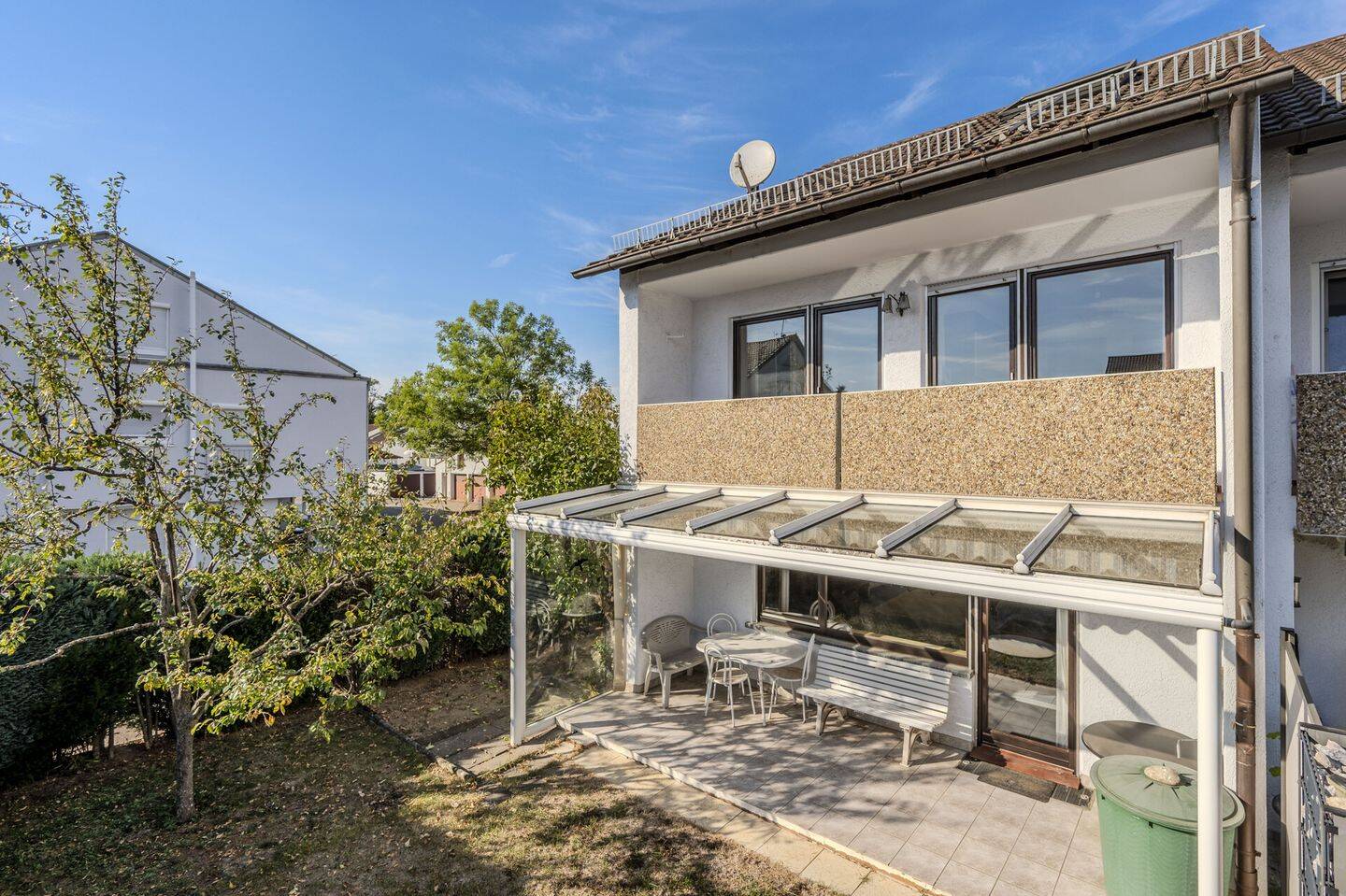 Reiheneckhaus mit sieben Zimmern, Südterrasse und Garage, 74343 Sachsenheim