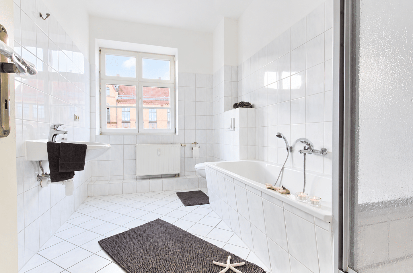 Familiennest mit Wanne, Dusche und kleinem Balkon, 39108 Magdeburg (Altstadt Stadtfeld Ost)