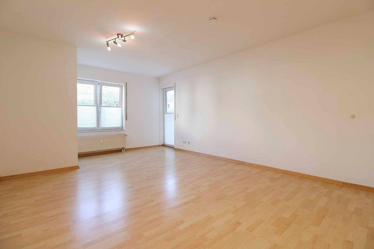 2-Zimmer-Wohnung mit großzügigem Balkon und Tiefgaragenstellplatz in zentraler Lage von Wiesbaden, 65189 Wiesbaden (Biebrich Wiesbaden)