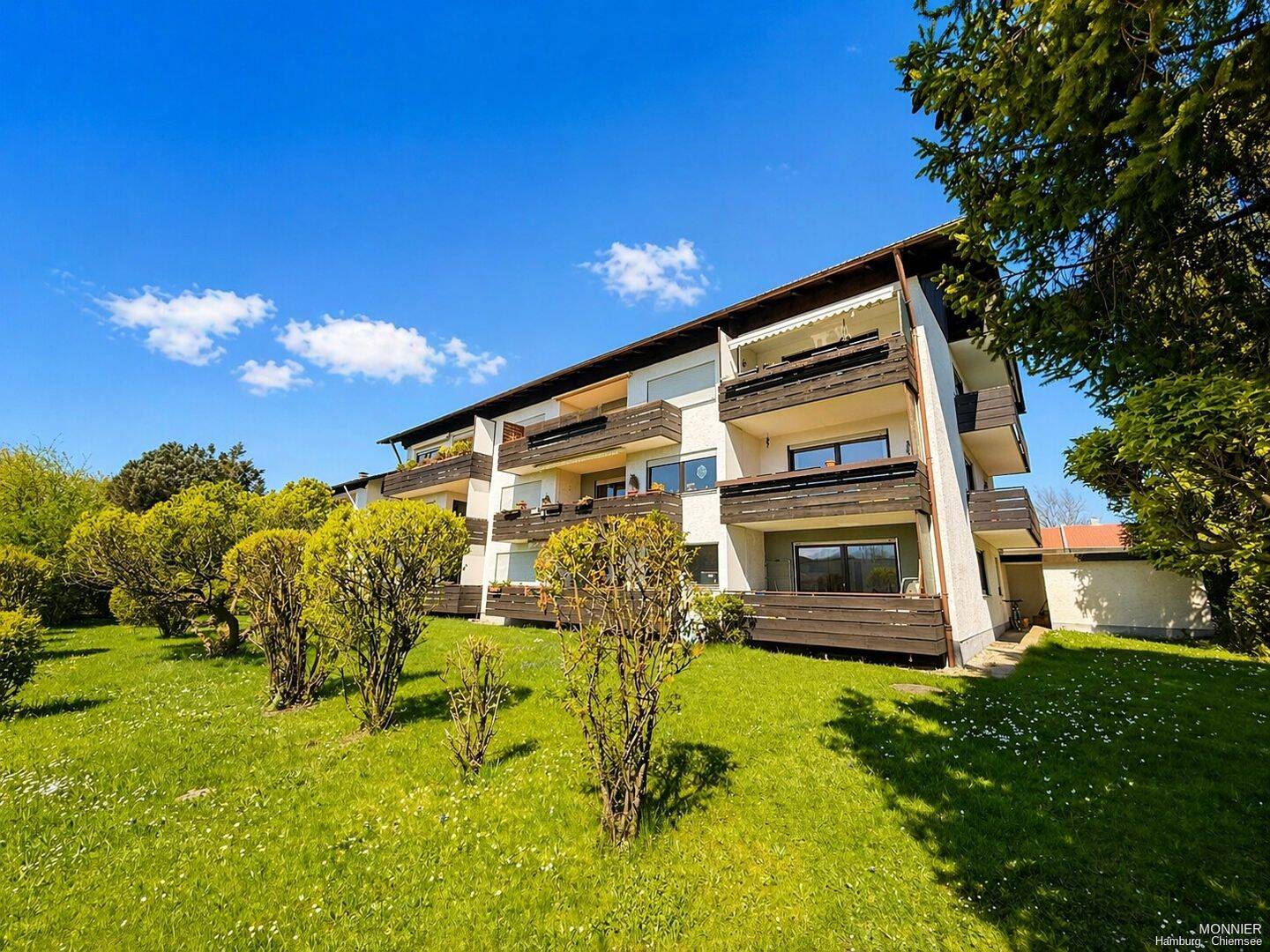 Helle 3-Zimmer-Wohnung mit zwei Balkonen und traumhaftem Bergblick in Prien am Chiemsee, 83209 Prien a. Chiemsee (Prien)