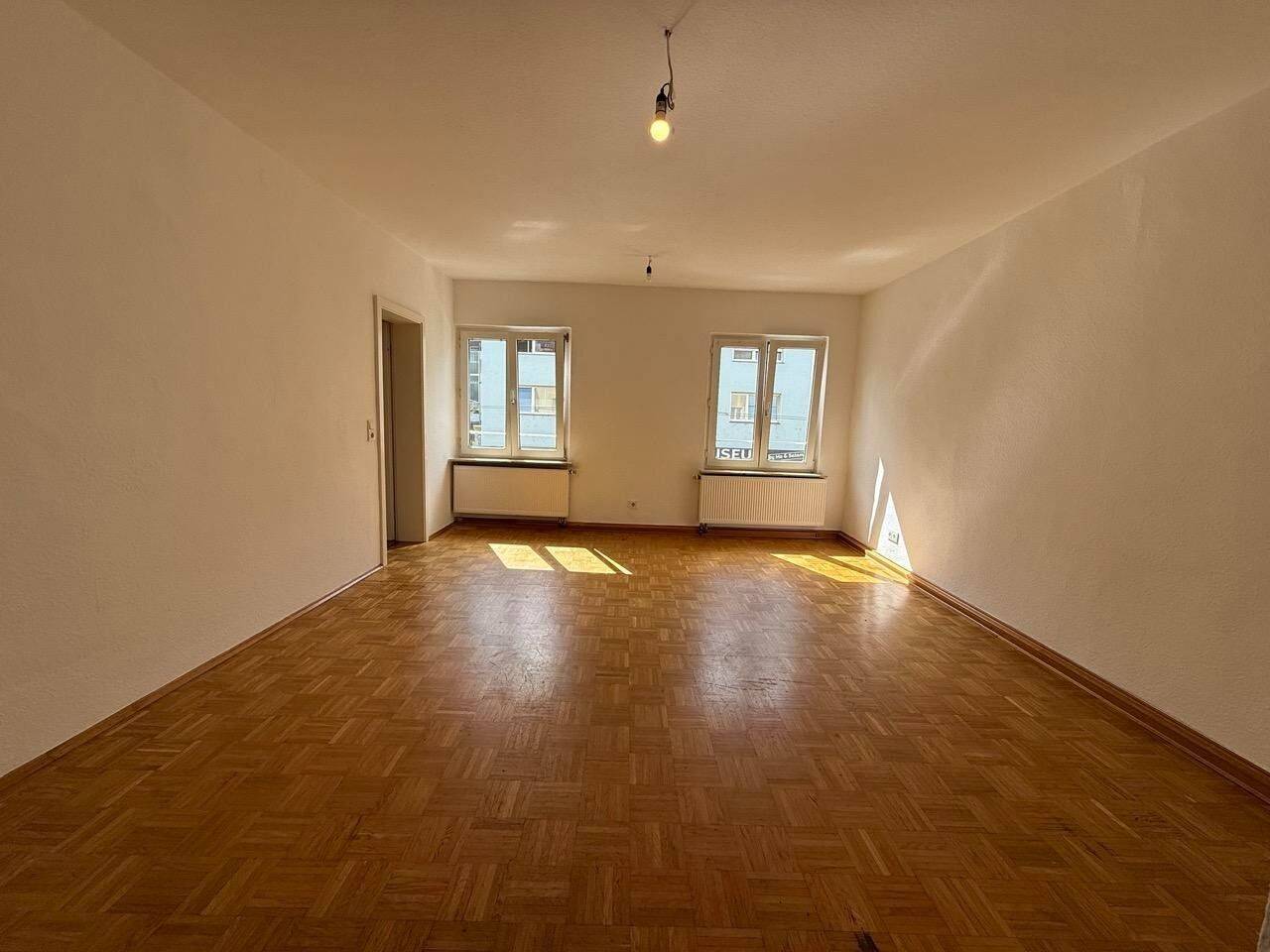 Helle 4,5-Zimmer-Wohnung mit Parkett und Küche auf ca. 89 m² im 1. Stock in Frankfurt, 60599 Frankfurt am Main (Oberrad Sachsenhausen)