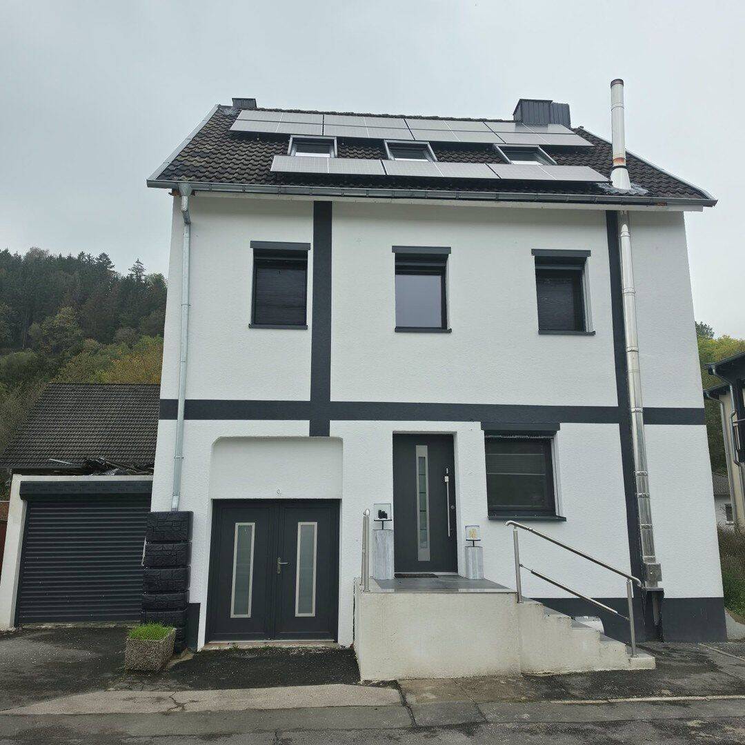 Modernisiertes Einfamilienhaus mit PV Anlage, 53937 Schleiden