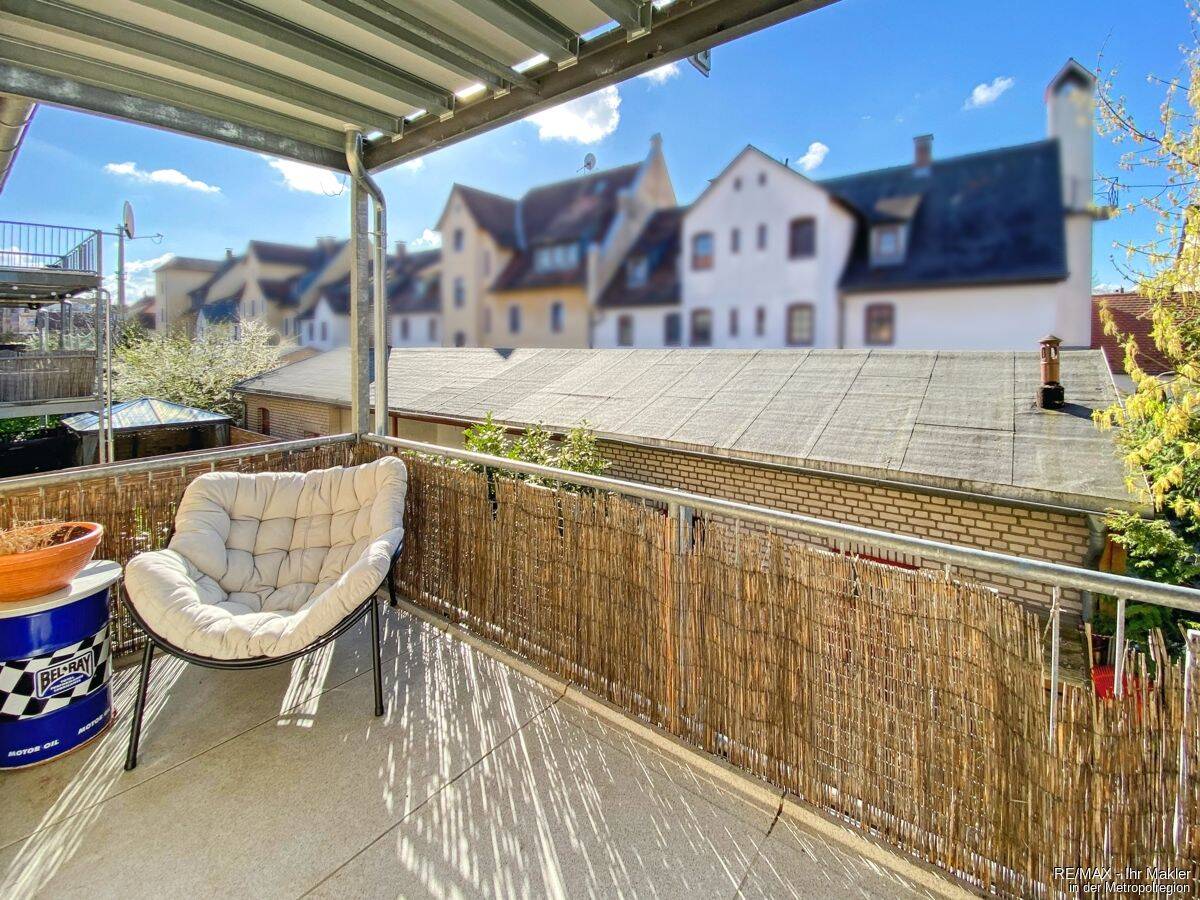 Große, moderne und helle Wohnung mit herrlichem Südbalkon und EBK, 90547 Stein