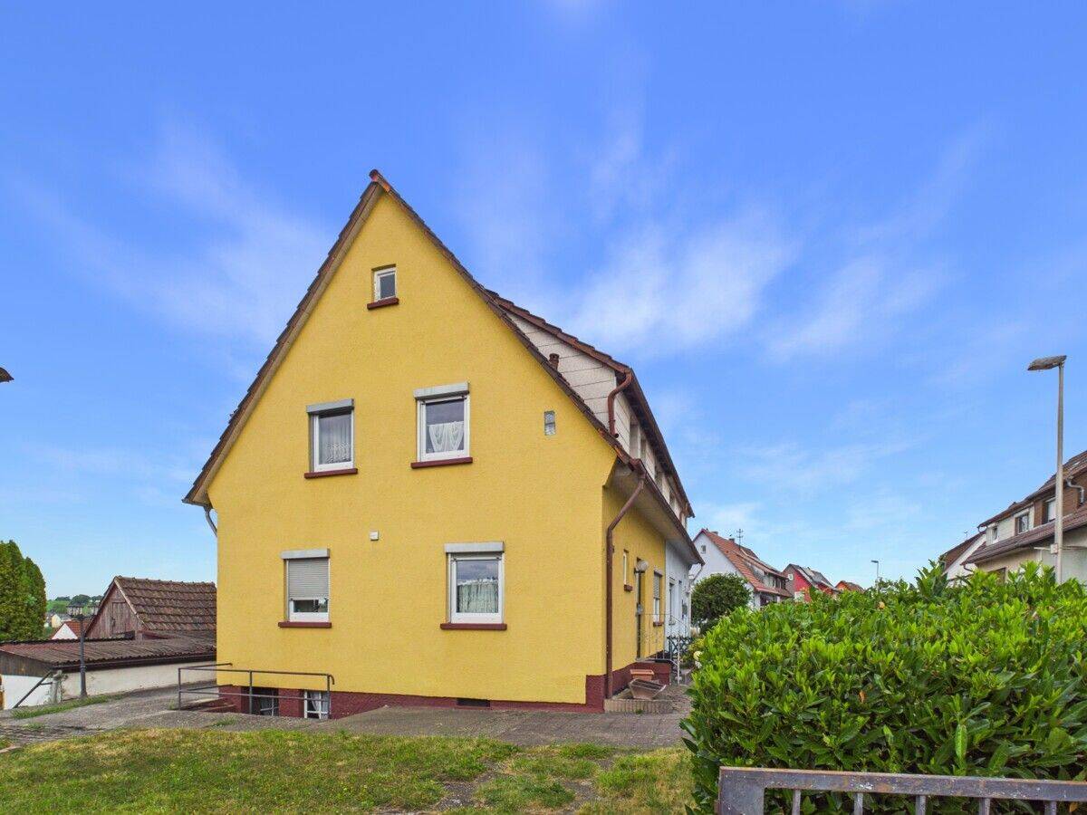 Doppelhaushälfte mit Garten + Schuppen + Anbaupotential | Bretten, 75015 Bretten