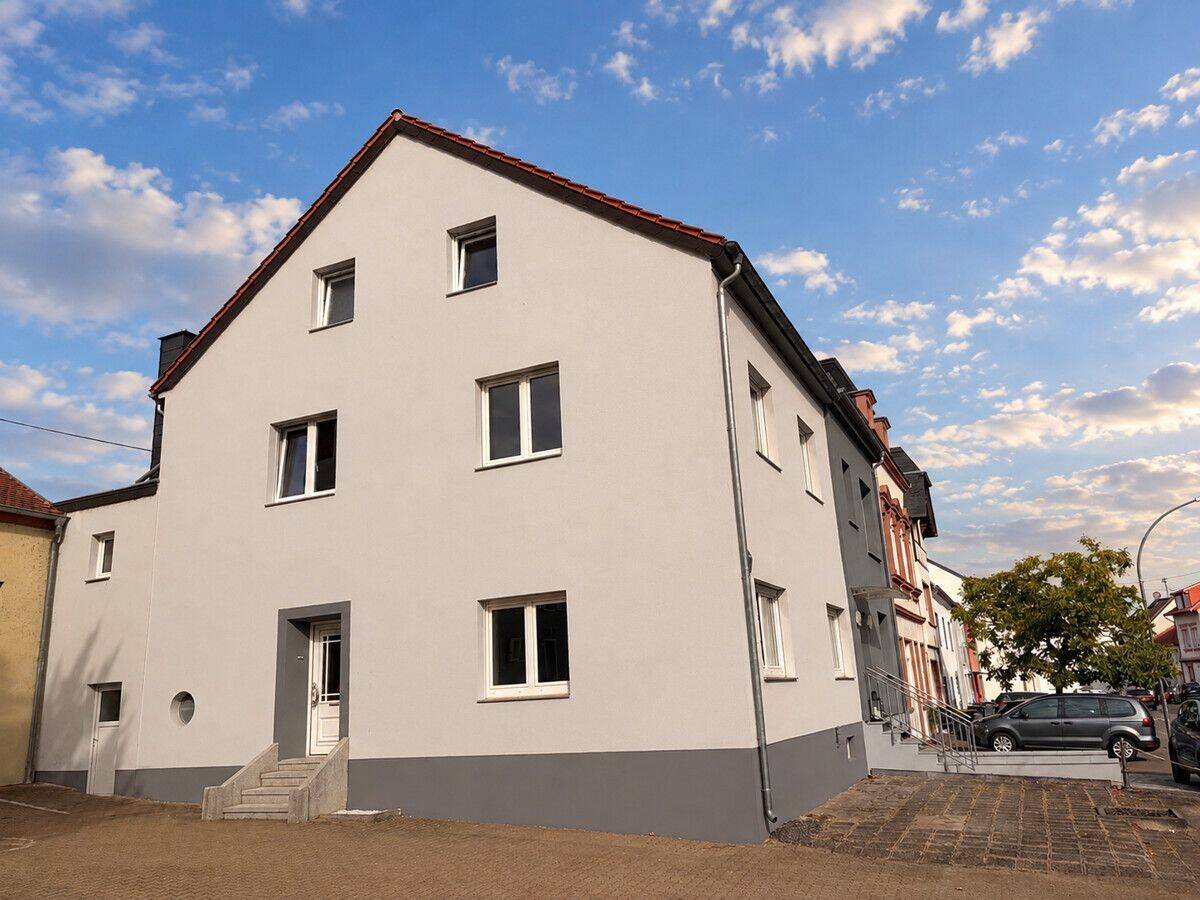 Modernisiertes Einfamilienhaus in zentraler Lage von Saarlouis-Lisdorf, 66740 Saarlouis