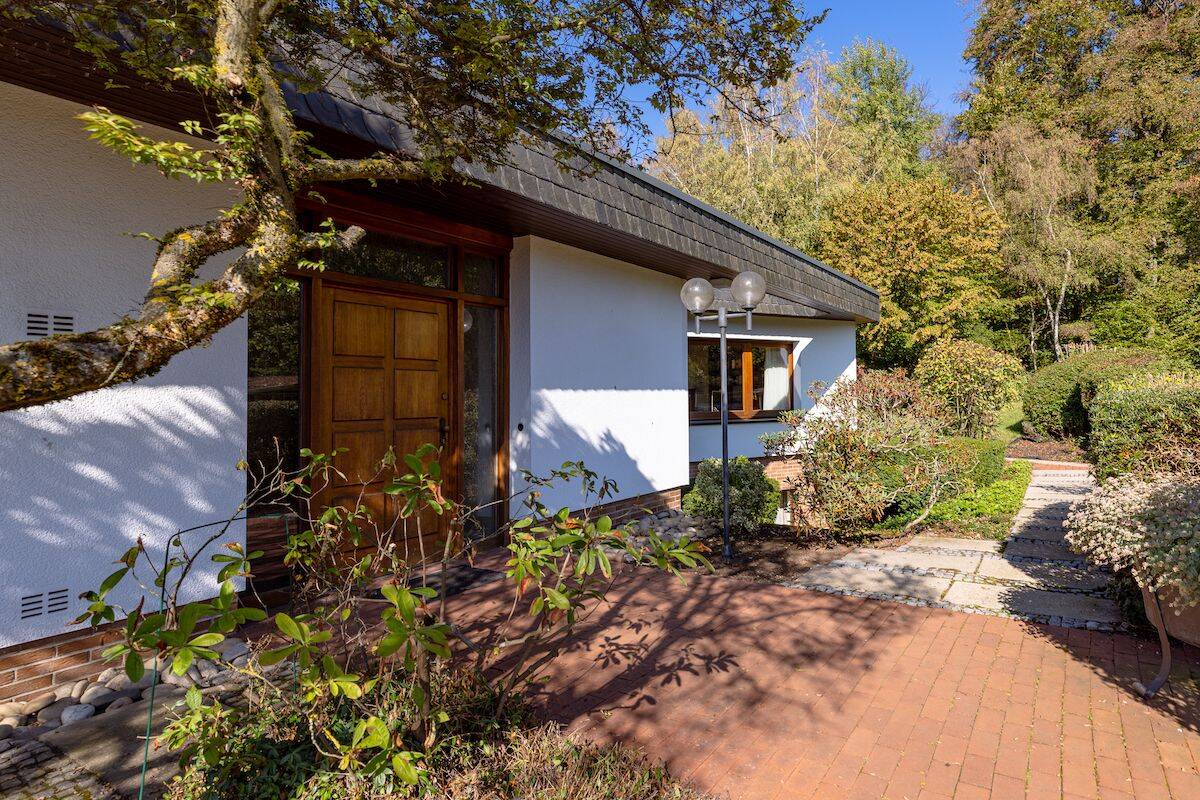 Repräsentative Villa mit Pool in bester Lage, 35440 Linden