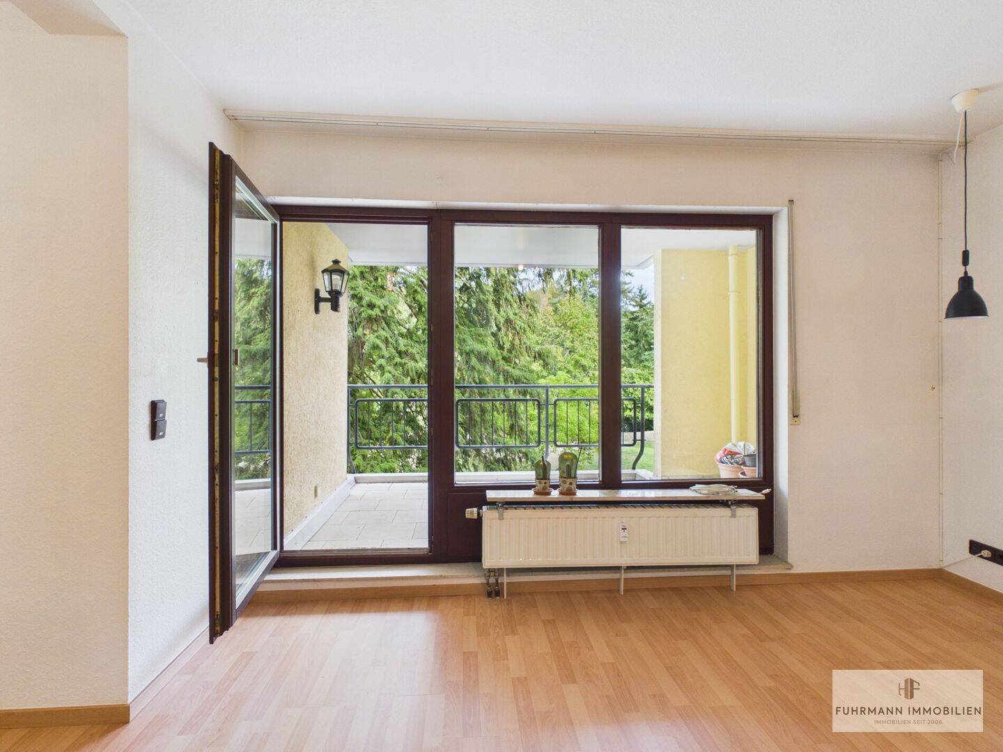Wohnen im Grünen – Helle 2-Zimmer-Wohnung mit Loggia und Tiefgaragenstellplatz, 66123 Saarbrücken