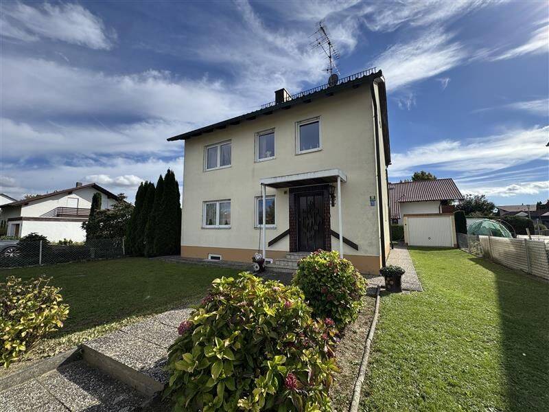 Sanierungsbedürftiges Einfamilienhaus in ruhiger Lage von Wallersdorf, 94522 Wallersdorf