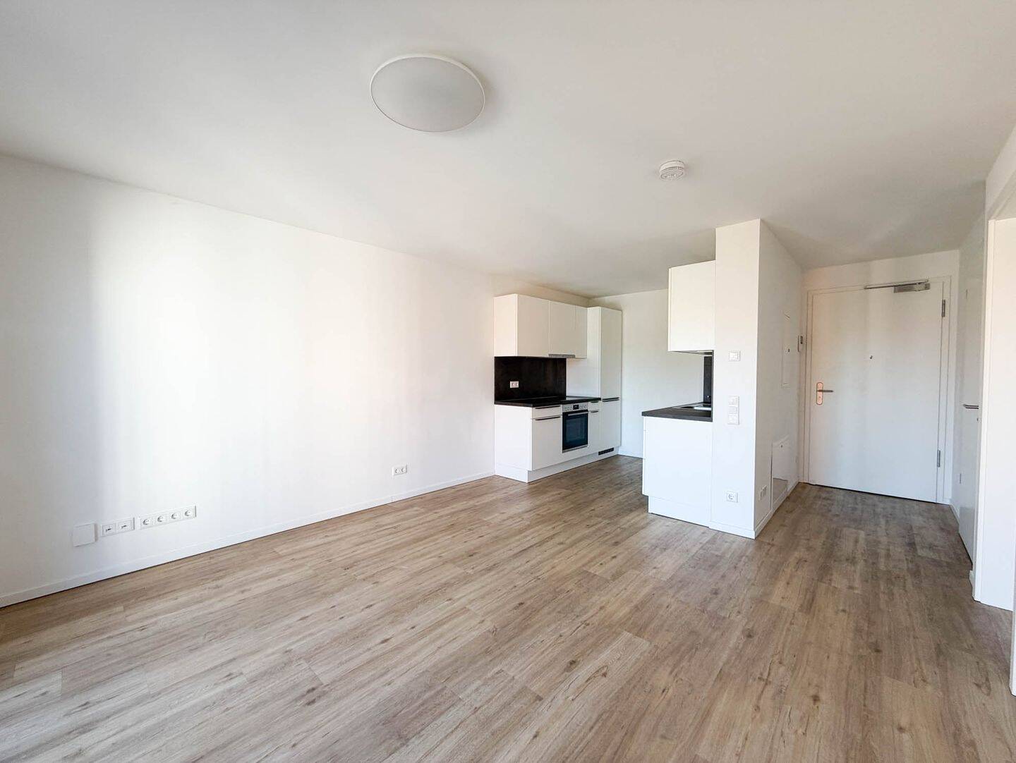 Ihr neues Zuhause: Helle 2-Zimmer-Wohnung in schöner Lage, 90439 Nürnberg (Großreuth bei Schweinau Schweinau Sankt Leonhard Sündersbühl)