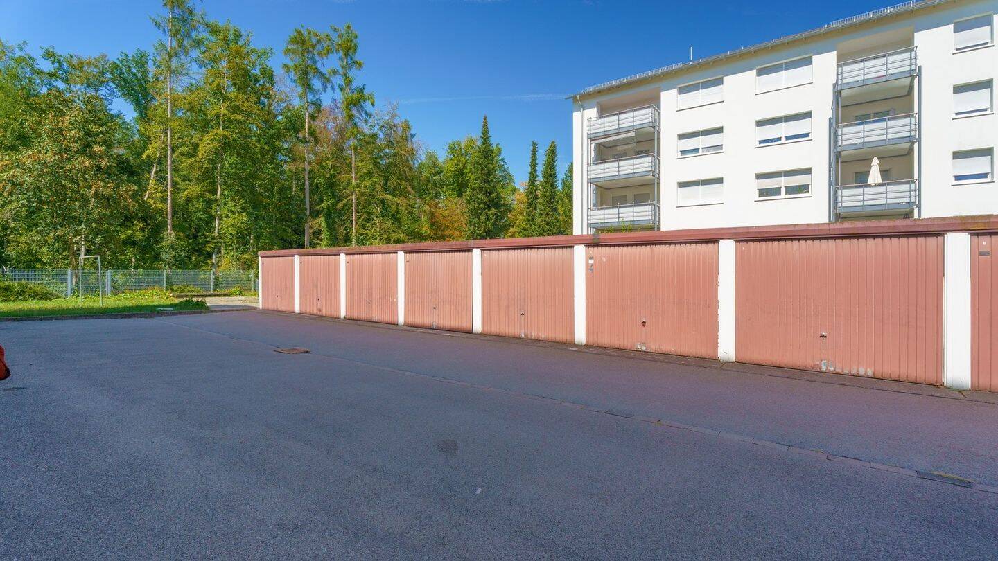 Helle 3-Zimmer-Etagenwohnung mit schönem Balkon und Garage in Singen-Nord!, 78224 Singen (Hohentwiel)