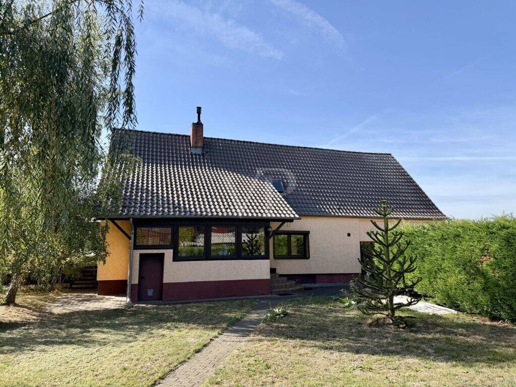 Teilsaniertes Einfamilienhaus am Dorfrand auf großem Grundstück, 14715 Nennhausen