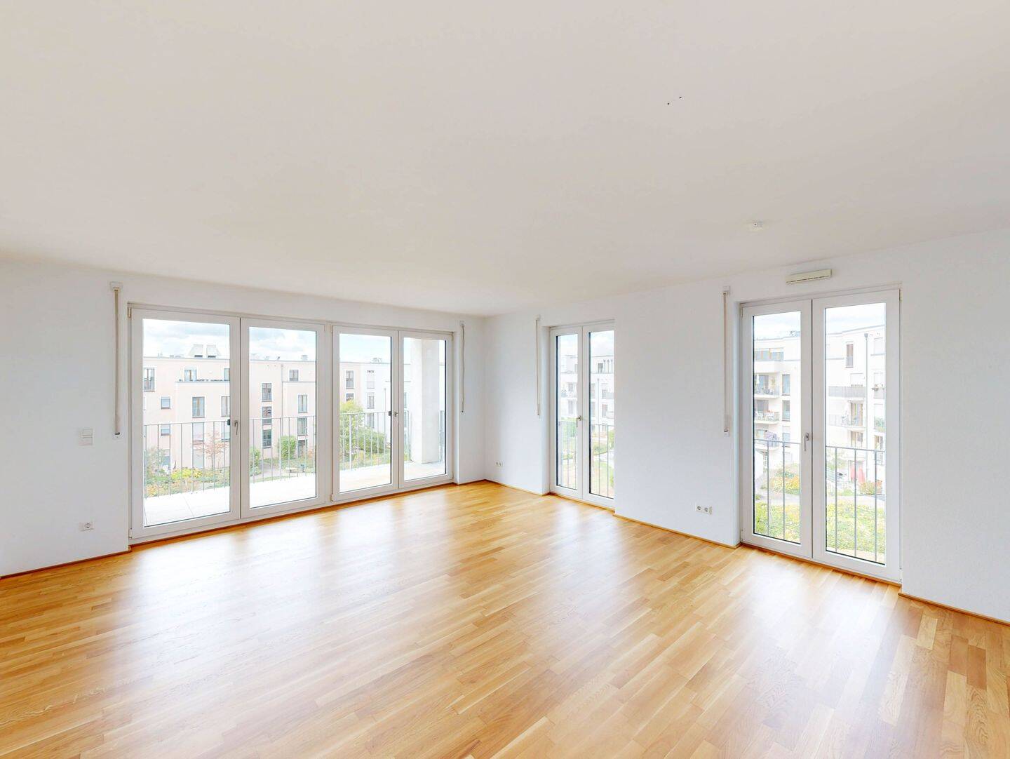Stilvolle 3-Zimmer-Wohnung mit zwei Balkonen, 60435 Frankfurt am Main