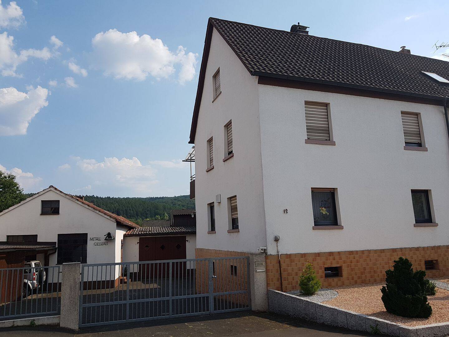 Renoviertes Einfamilienhaus und Werkstatt in Hösbach mit sehr viel Platz, 63768 Hösbach