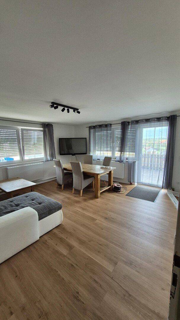 Großzügig sanierte 4 Zimmer Wohnung mit neuer Einbauküche, sonnigem Balkon und traumhaftem Weitblick, 88477 Schwendi