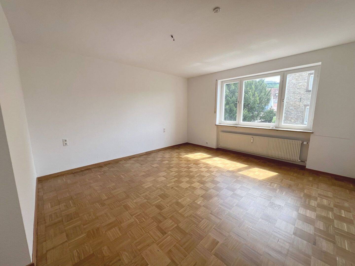 …helle, großzügige, ruhige 2 ZW mit Garage in Würzburg-Heidingsfeld…, 97084 Würzburg (Heidingsfeld Heuchelhof Rottenbauer)