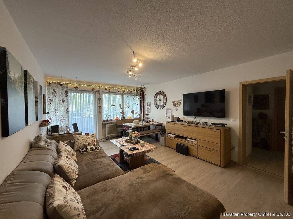 Gepflegte 4-Zimmer Wohnung mit TG-Stellplatz, 93059 Regensburg
