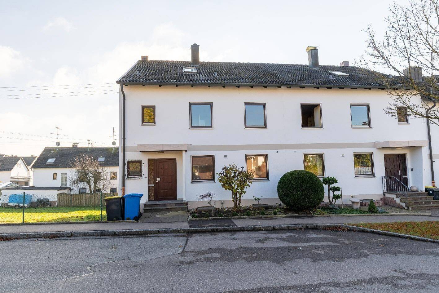 Wohnen und Arbeiten auf 200 m²: Reiheneckhaus mit TG-Stellplatz in Friedberg-Wulfertshausen, 86316 Friedberg