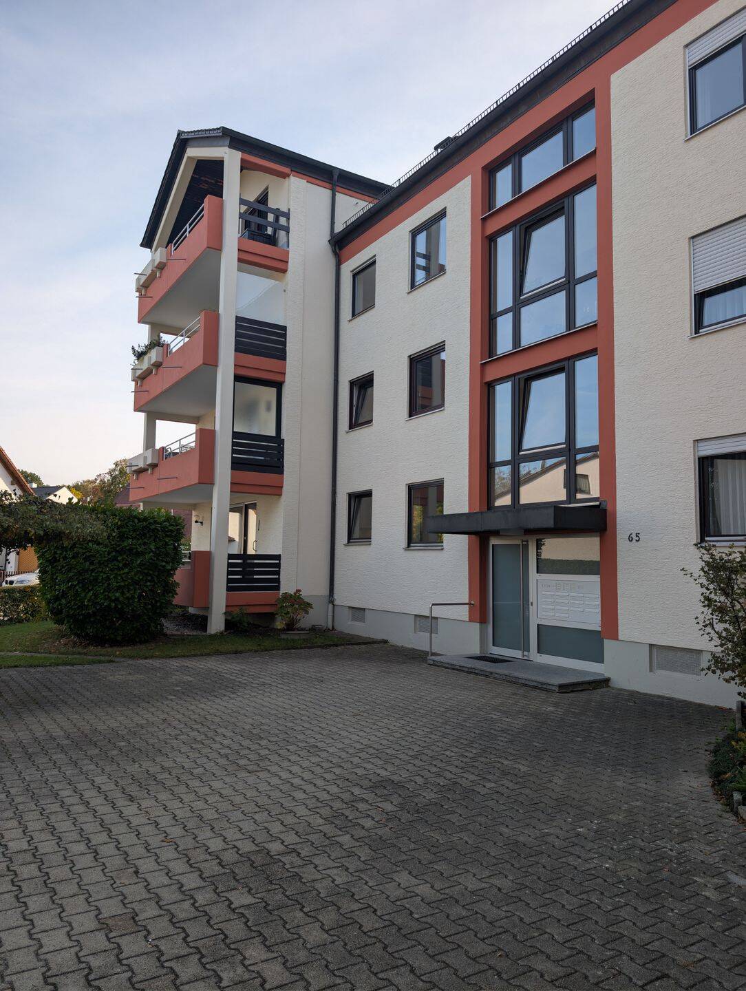 Ein Zuhause zum Verlieben – traumhafte 3-Zimmer-Wohnung mit zwei Balkonen und neuer Einbauküche, 86356 Neusäß