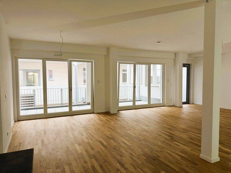 Lichter Wohntraum mit moderner Einbauküche und Balkon – komfortables Wohnen mit Stil und Freiraum, 86150 Augsburg (Innenstadt)