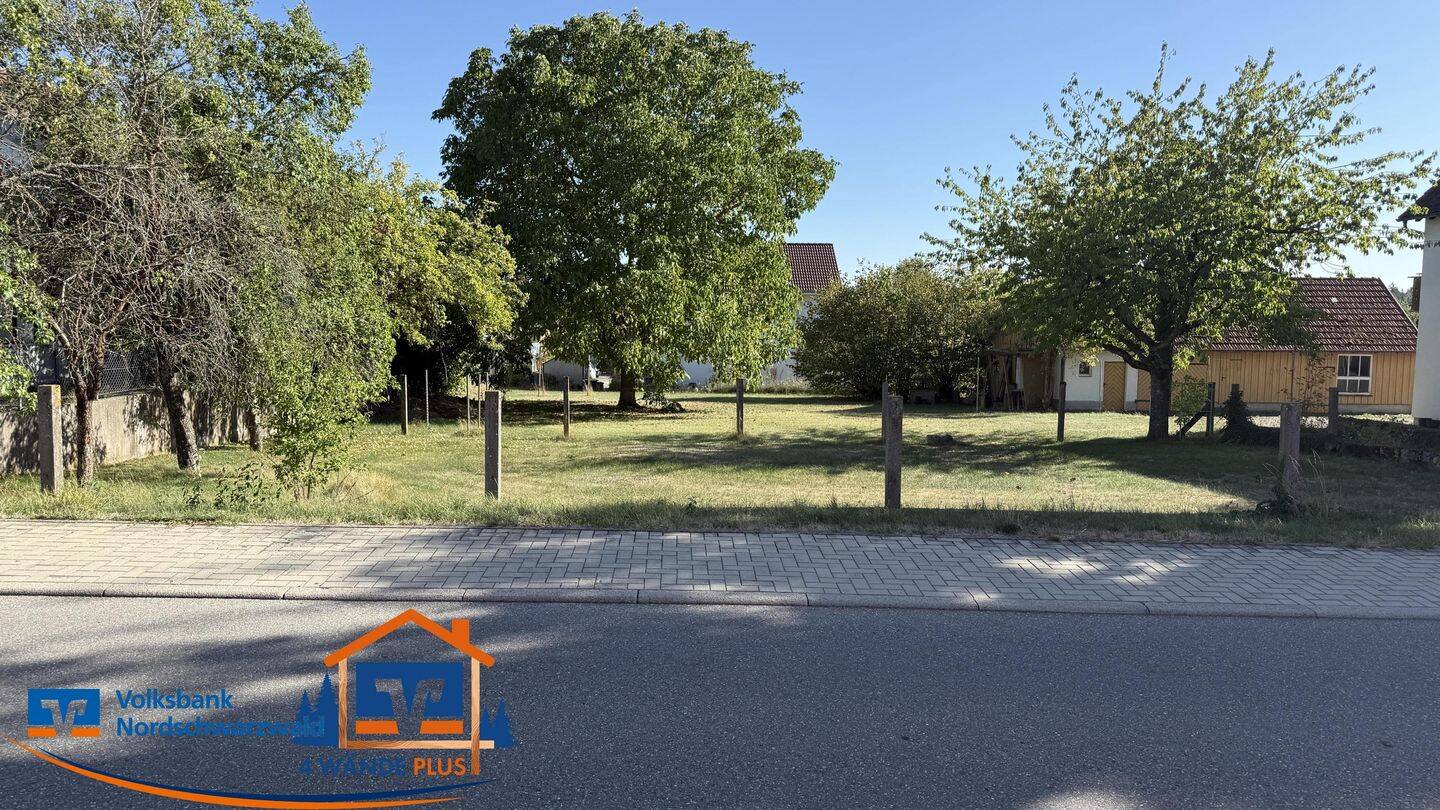 Sonniges und großzügiges Baugrundstück in Altensteig-Spielberg, 72213 Altensteig
