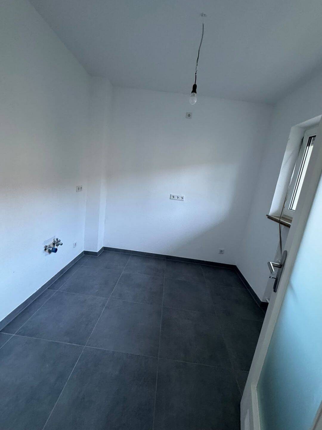 Sanierte 2-Zimmer-Wohnung mit Balkon am Rathenauplatz, 90489 Nürnberg (Gärten bei Wöhrd Rennweg Veilhof Wöhrd)