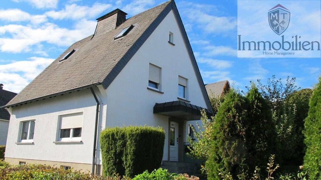 Gemütliches Einfamilienhaus oder Mehrgenerationenhaus mit schönem Garten und 2 Garagen in Wickede (Ruhr), 58739 Wickede (Ruhr)