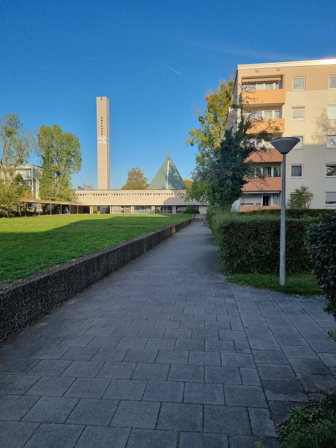 Großzügige helle 4-Zimmer-Wohnung mit Balkon in ruhiger Lage – perfekt für Familien, 80995 München (Allach-Untermenzing Feldmoching-Hasenbergl Moosach)
