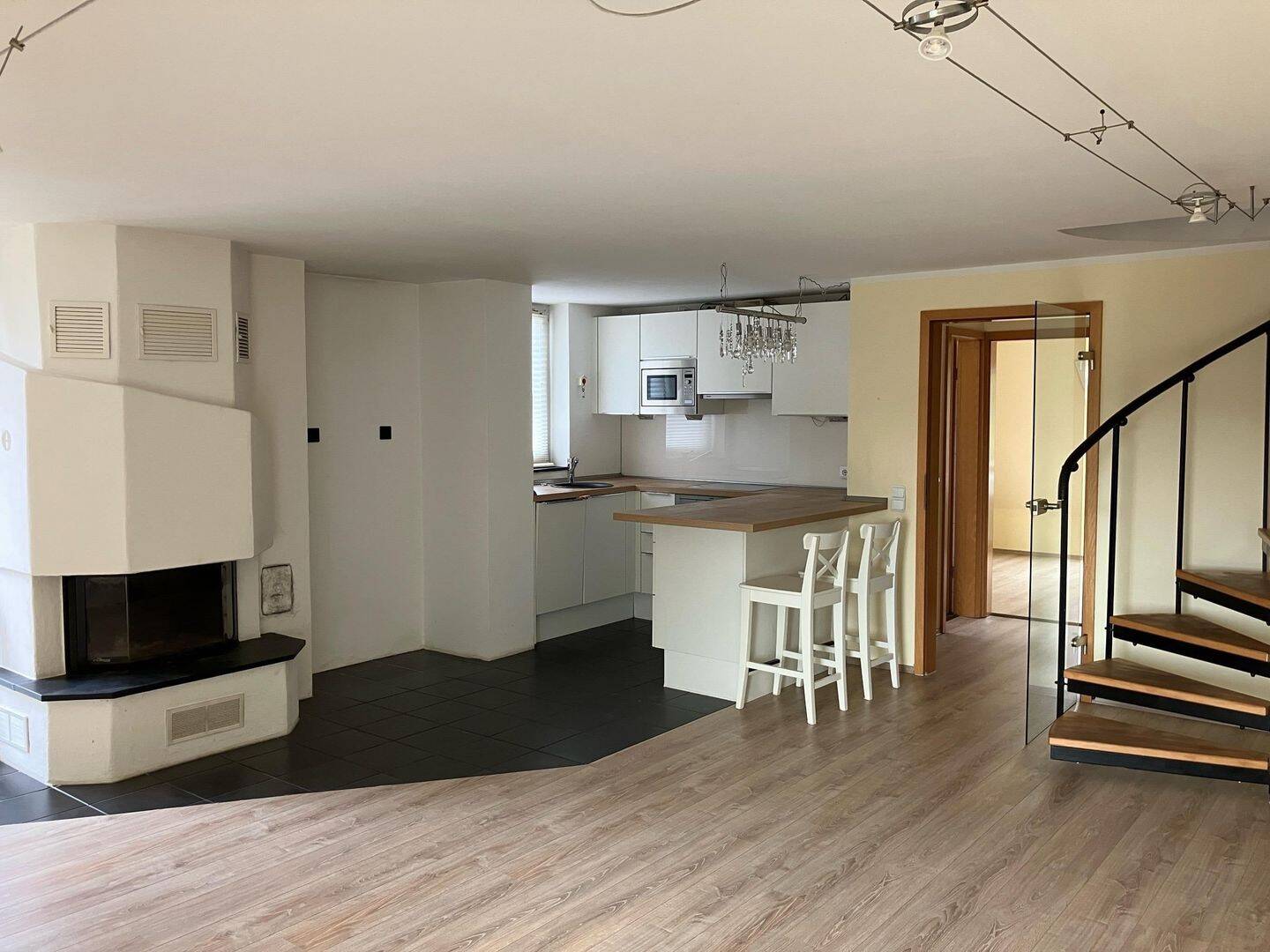 Gepflegte Maisonettewohnung mit Kamin, Einbauküche und zwei Tiefgaragenstellplätzen, 42489 Wülfrath