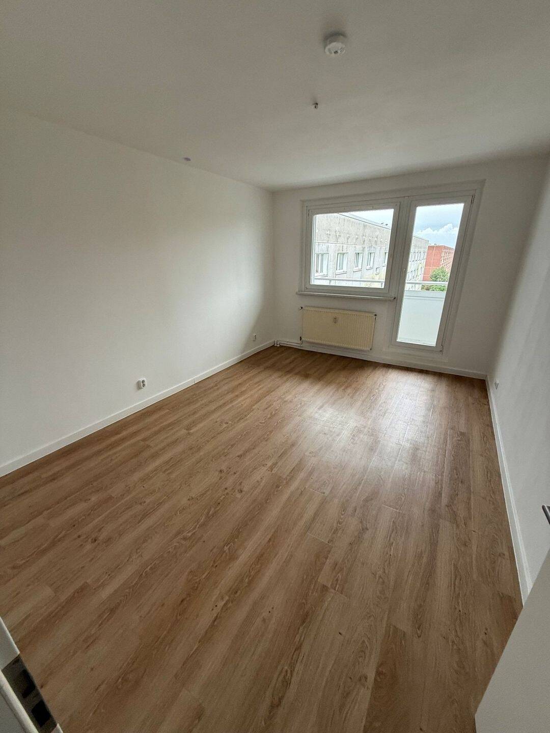 *SOFORT VERFÜGBAR* 3-Raum Wohnung mit Balkon und Wannenbad, 6132 Halle (Saale) (Ammendorf-Beesen Planena Radewell-Osendorf Silberhöhe)