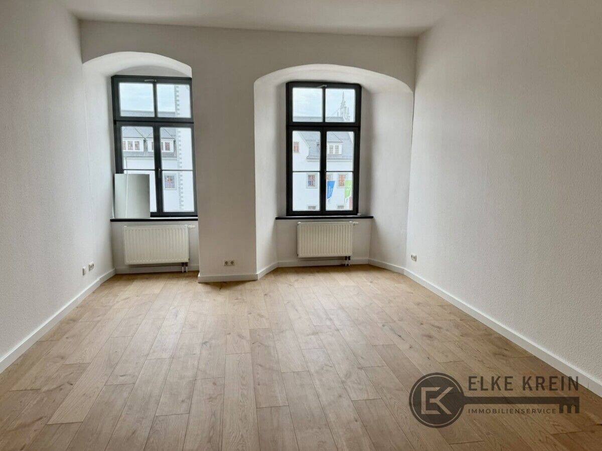 Wohnen in einem liebevoll restaurierten Baudenkmal – Großzügige 3-Zimmer-Wohnung mit traumhaftem Blick auf den Freiberger Obermarkt, 9599 Freiberg