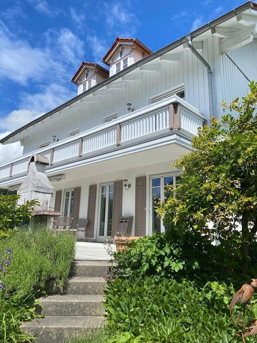 362 m² auf drei Ebenen in Rott: Mehrgenerationenhaus mit Einliegerwohnung, Wintergarten und Doppelgarage, 86935 Rott
