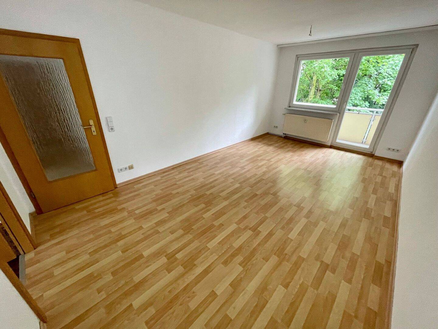 4 Raum Whg. mit Balkon, Bad mit Wanne in Gera – Langenberg!, 7552 Gera (Bieblach-Ost Langenberg Roschütz Stublach)