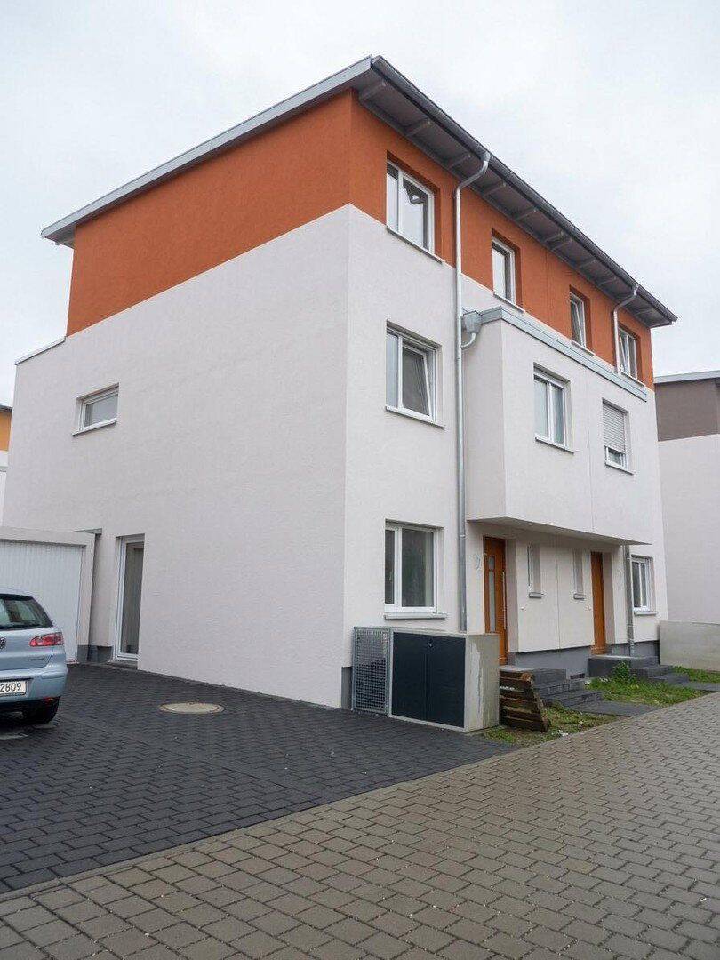 Große Doppelhaushälfte, 60433 Frankfurt am Main (Bonames Dornbusch Eschersheim Frankfurter Berg Preungesheim)