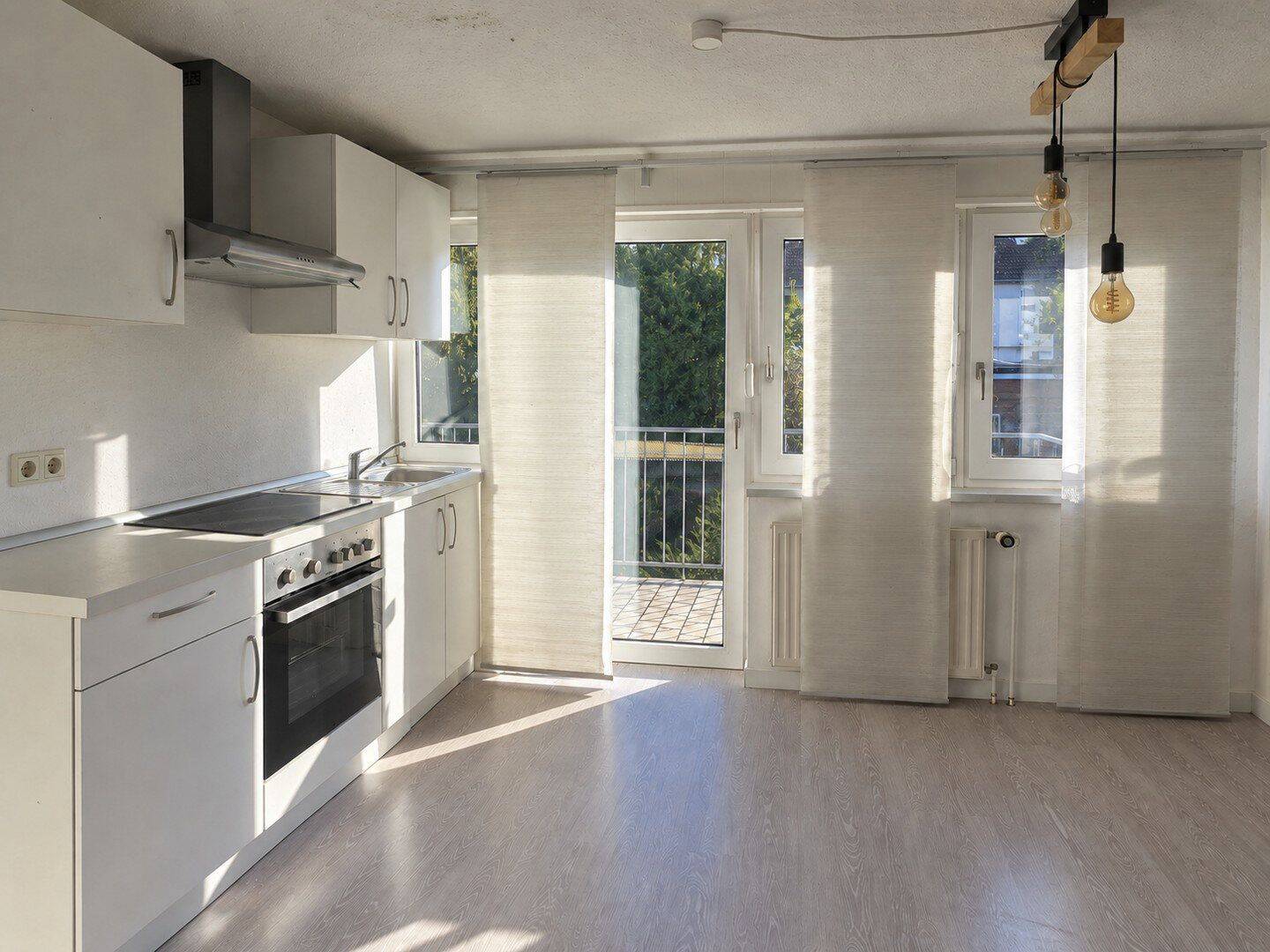 Gemütliche 2-Zimmer-Dachgeschosswohnung mit Balkon und Einbauküche in ruhiger Lage, 49090 Osnabrück (Eversburg Hafen Haste Pye Sonnenhügel)
