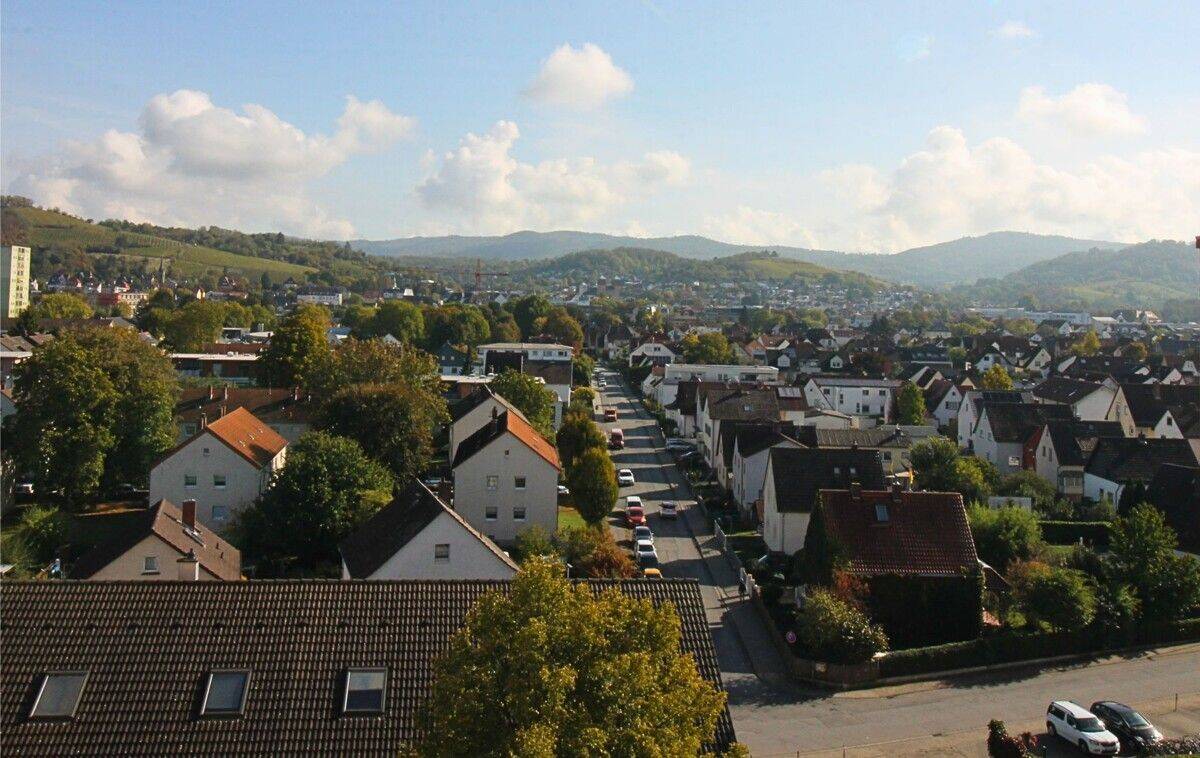 ++helle, gutgeschnittene Wohnung mit Loggia und Garage sucht Familie mit handwerklichem Geschick++, 64625 Bensheim