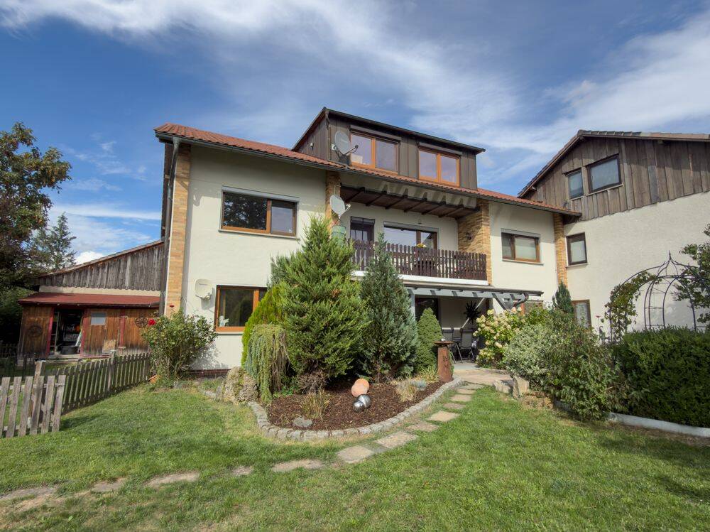 Großzügige 4-Zimmer-Wohnung mit Garten und Terrasse in Oberlauter, 96486 Lautertal