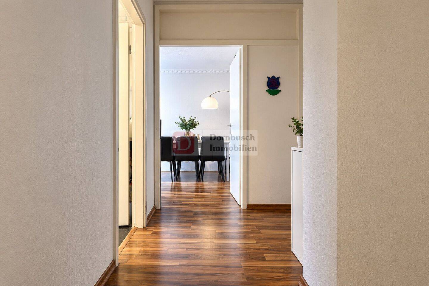Top!! Helle 2-Zimmer-Wohnung mit Balkon und TG Platz, 60437 Frankfurt am Main