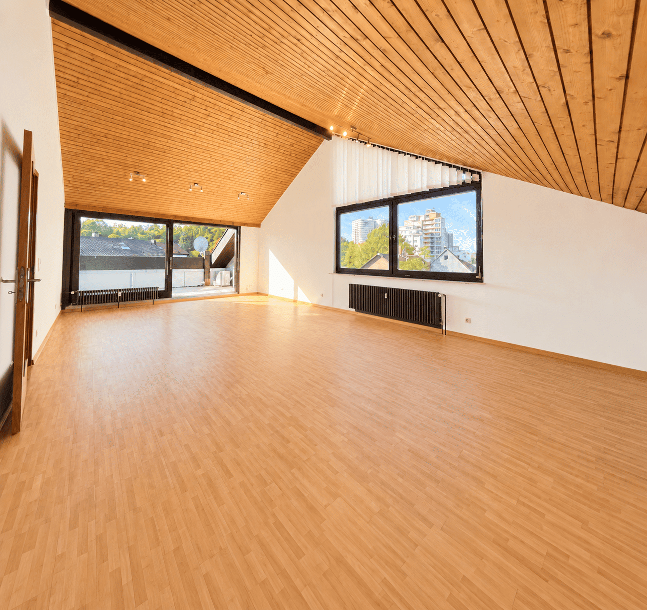 Wohnen mit Weitblick – 2,5-Zimmer-DG-Wohnung mit herrlicher Loggia und Klima, 71034 Böblingen