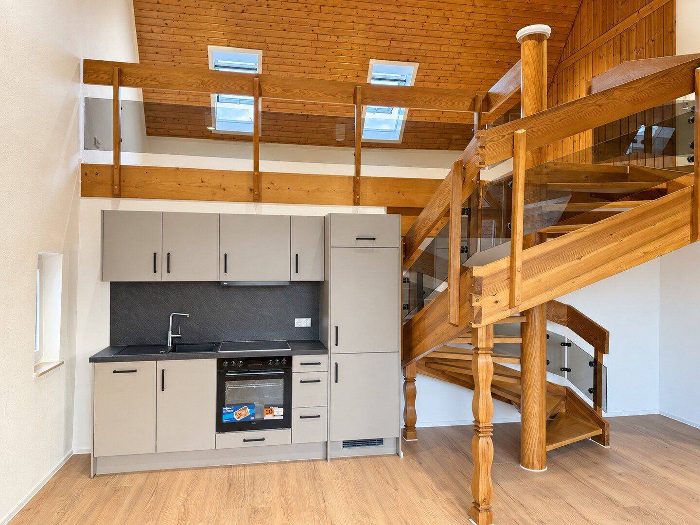Exklusive 2,5-Zimmer-Maisonette mit Aufzug, neuer Küche & Weitsicht – zentral in Weingarten, 88250 Weingarten