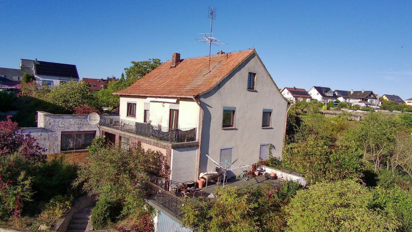 Wohnen mit Weitblick – Haus mit 2 Wohneinheiten und großem Grundstück, 97509 Kolitzheim
