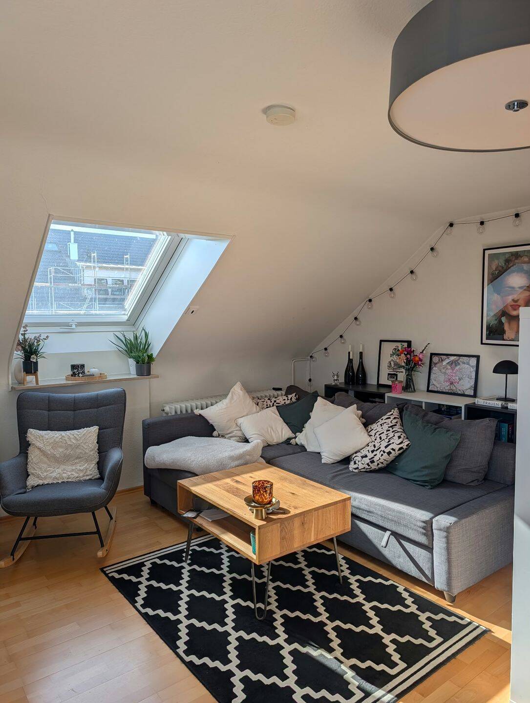 Lichtdurchflutete 2-Zimmer-Dachgeschosswohnung, 70563 Stuttgart (Vaihingen)