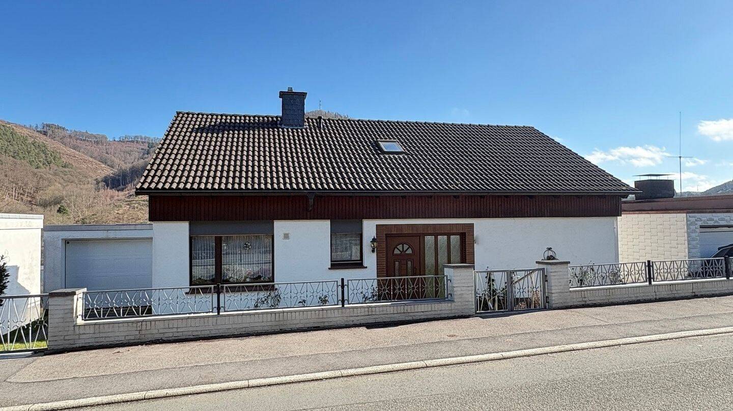 Solides Familiendomizil mit großem Potential!, 58769 Nachrodt-Wiblingwerde