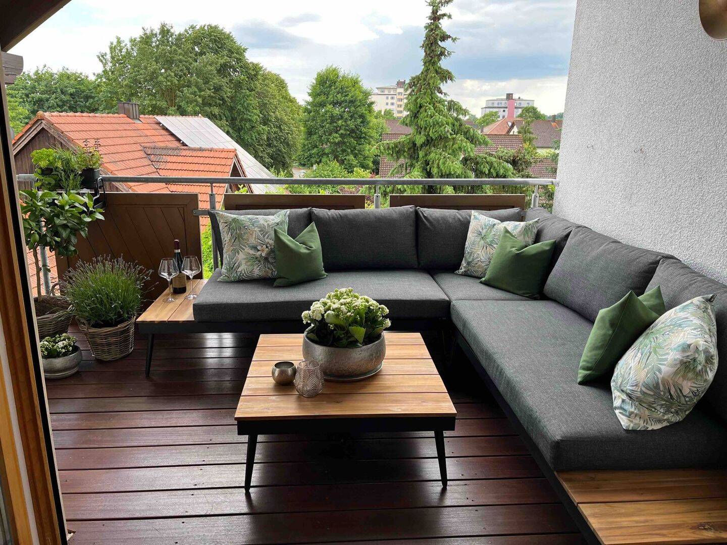 Schöne möblierte 2-Zimmer-Dachgeschosswohnung in Abensberg mit Stellplatz und Balkon, 93326 Abensberg