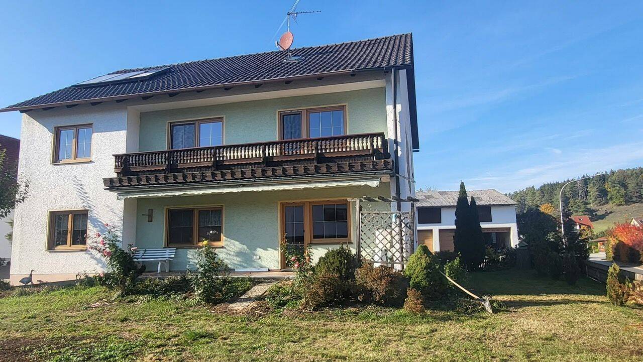 Geräumiges und schön renoviertes Haus ( Hofstelle)  mit Garten – auf Wunsch mit diversen Nebengebäuden, 92355 Velburg