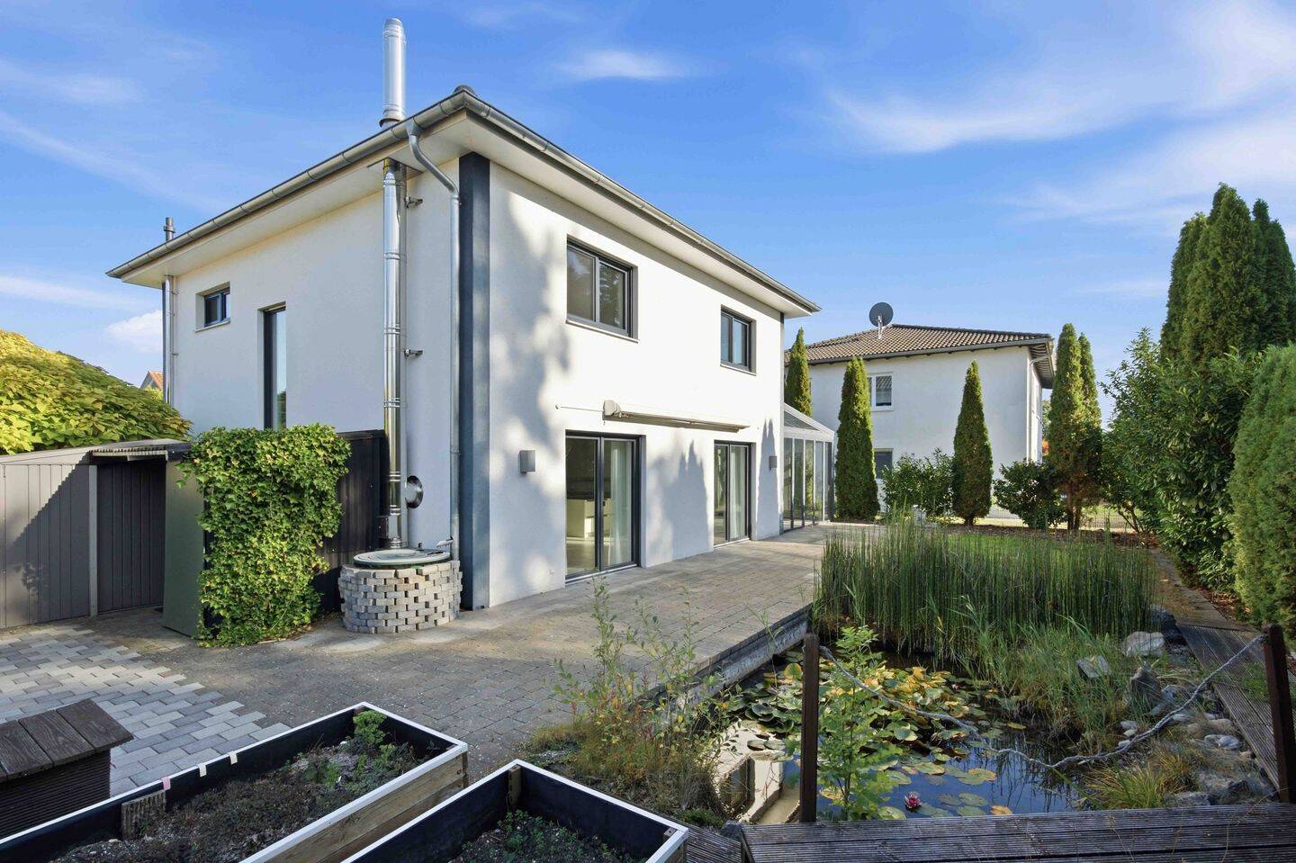 Lebensraum! Großzügiges Einfamilienhaus mit Sommergarten, Terrasse und Garten mit Teich, 88477 Schwendi