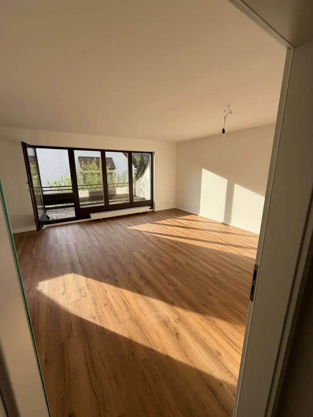 Erstbezug nach Sanierung | 3 Zimmer | großer Balkon | Garage & Stellplatz, 90513 Zirndorf