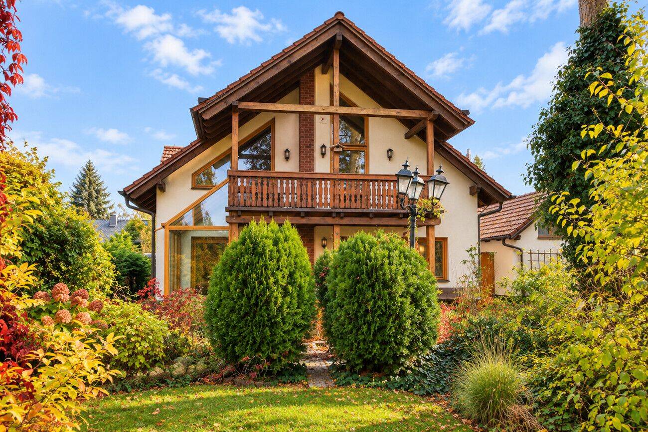 Individuelles Architektenhaus für ein bis zwei Familien mit Hochraumgarage auf Südwestgrundstück, 14612 Falkensee